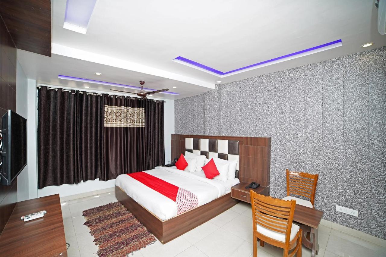 Oyo 39539 Hotel Vansh & Restaurant Kashipur Buitenkant foto