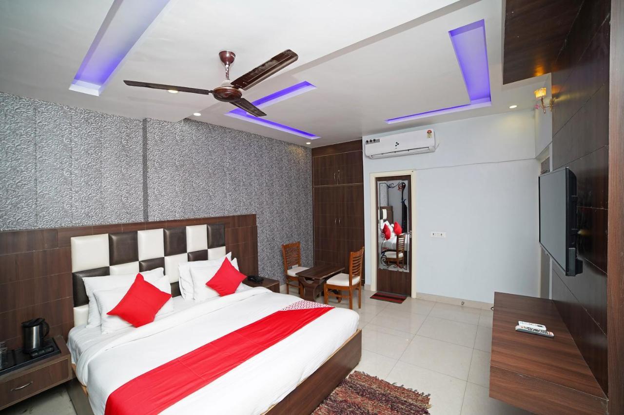Oyo 39539 Hotel Vansh & Restaurant Kashipur Buitenkant foto