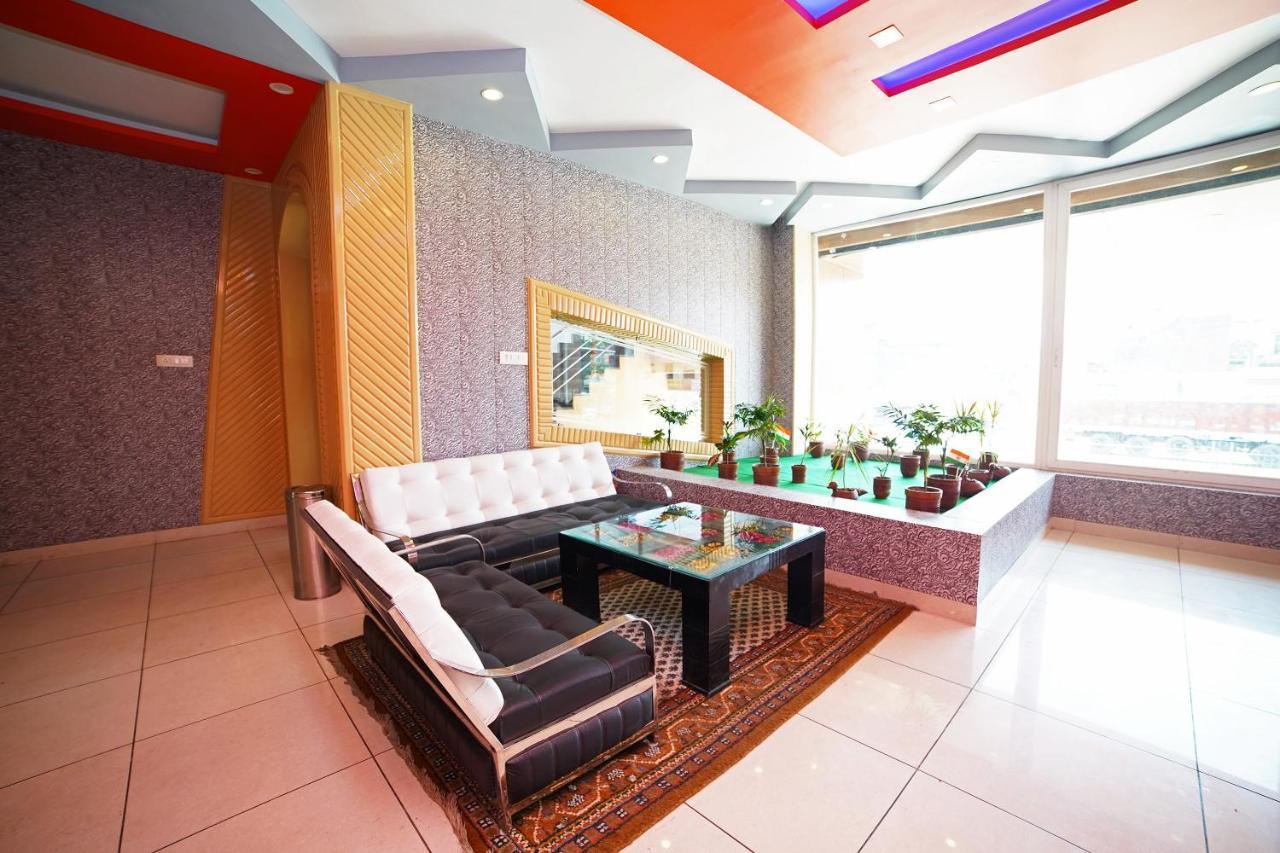 Oyo 39539 Hotel Vansh & Restaurant Kashipur Buitenkant foto