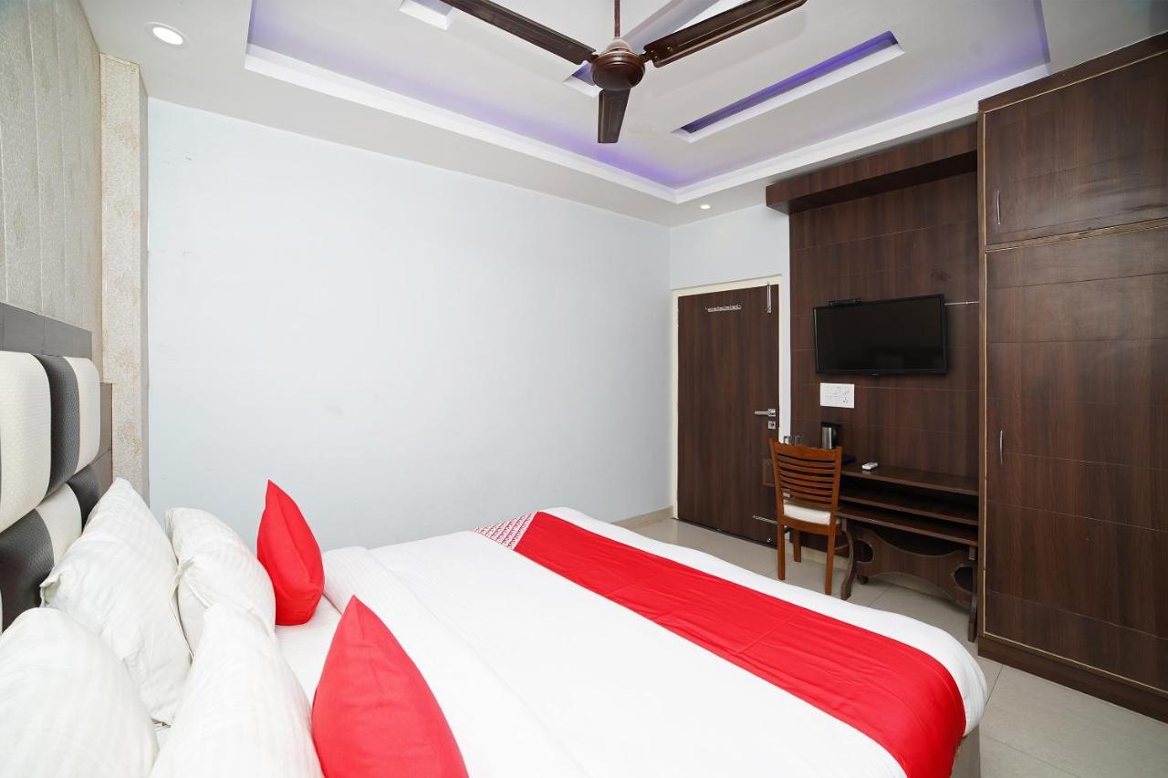 Oyo 39539 Hotel Vansh & Restaurant Kashipur Buitenkant foto