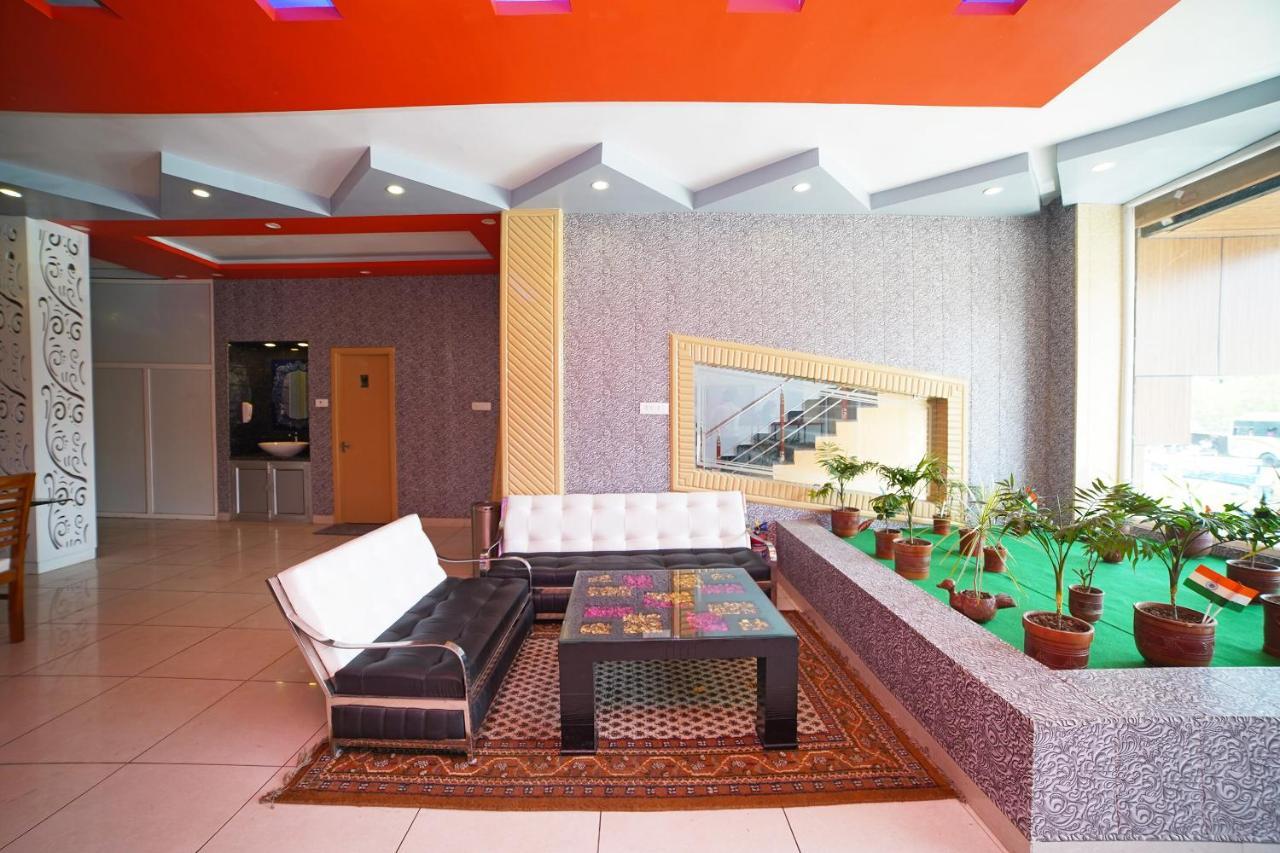 Oyo 39539 Hotel Vansh & Restaurant Kashipur Buitenkant foto